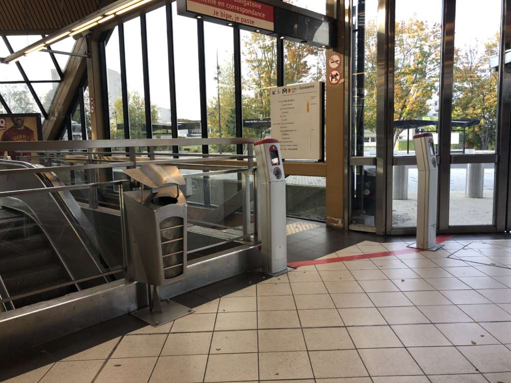 Station de métro Pont-de-Bois