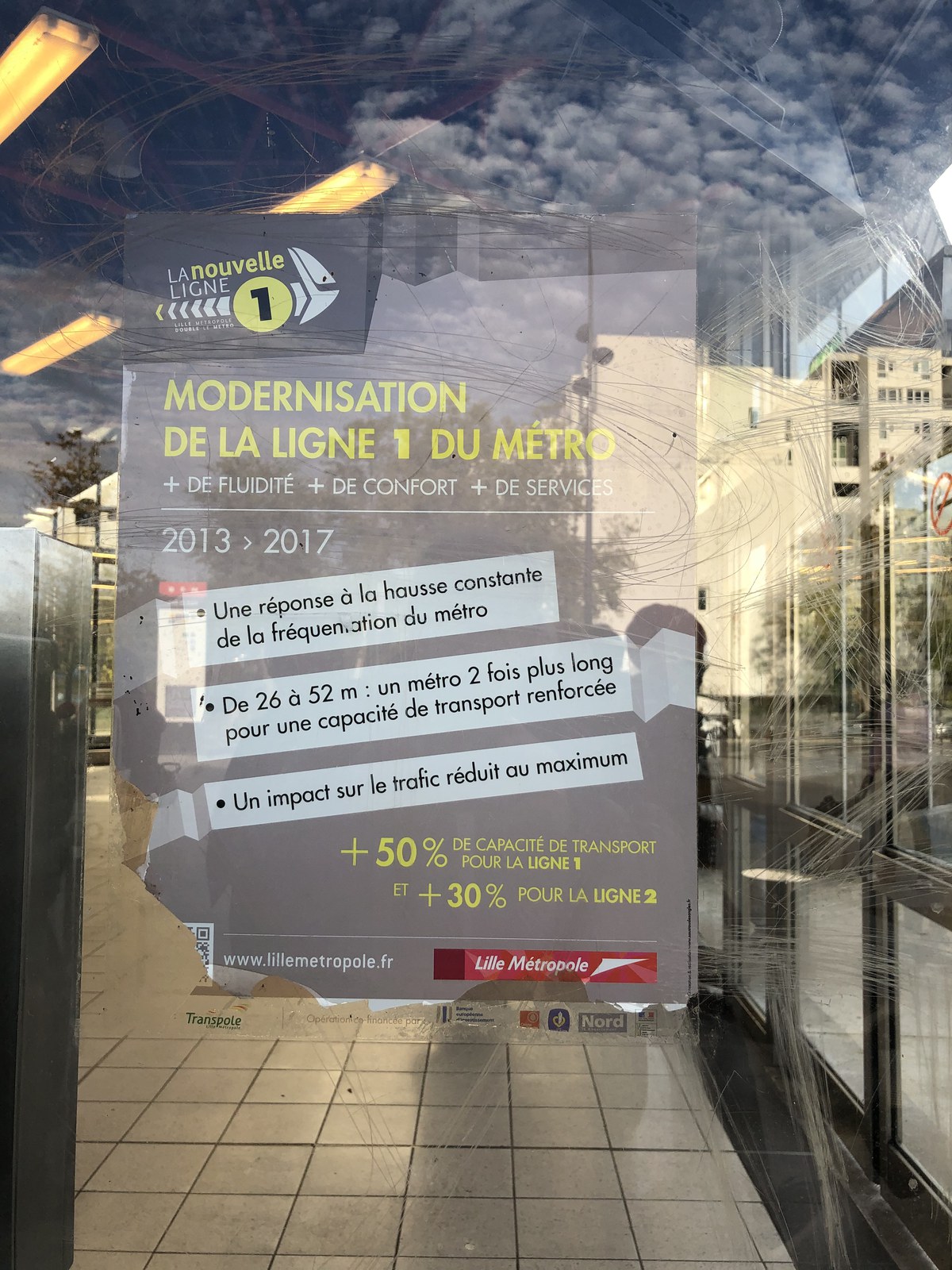 Affichage à la station de métro Pont-de-Bois